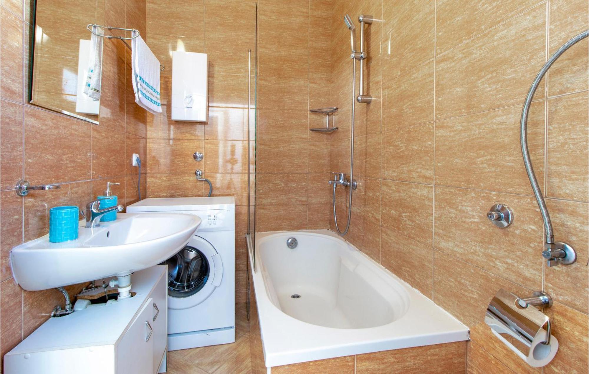 Stunning Apartment In Dramalj With House Sea View Extérieur photo