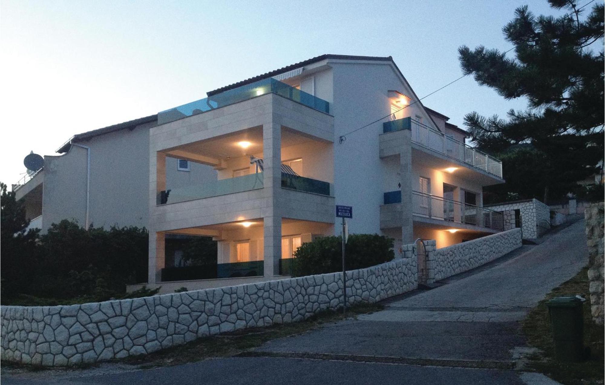 Stunning Apartment In Dramalj With House Sea View Extérieur photo